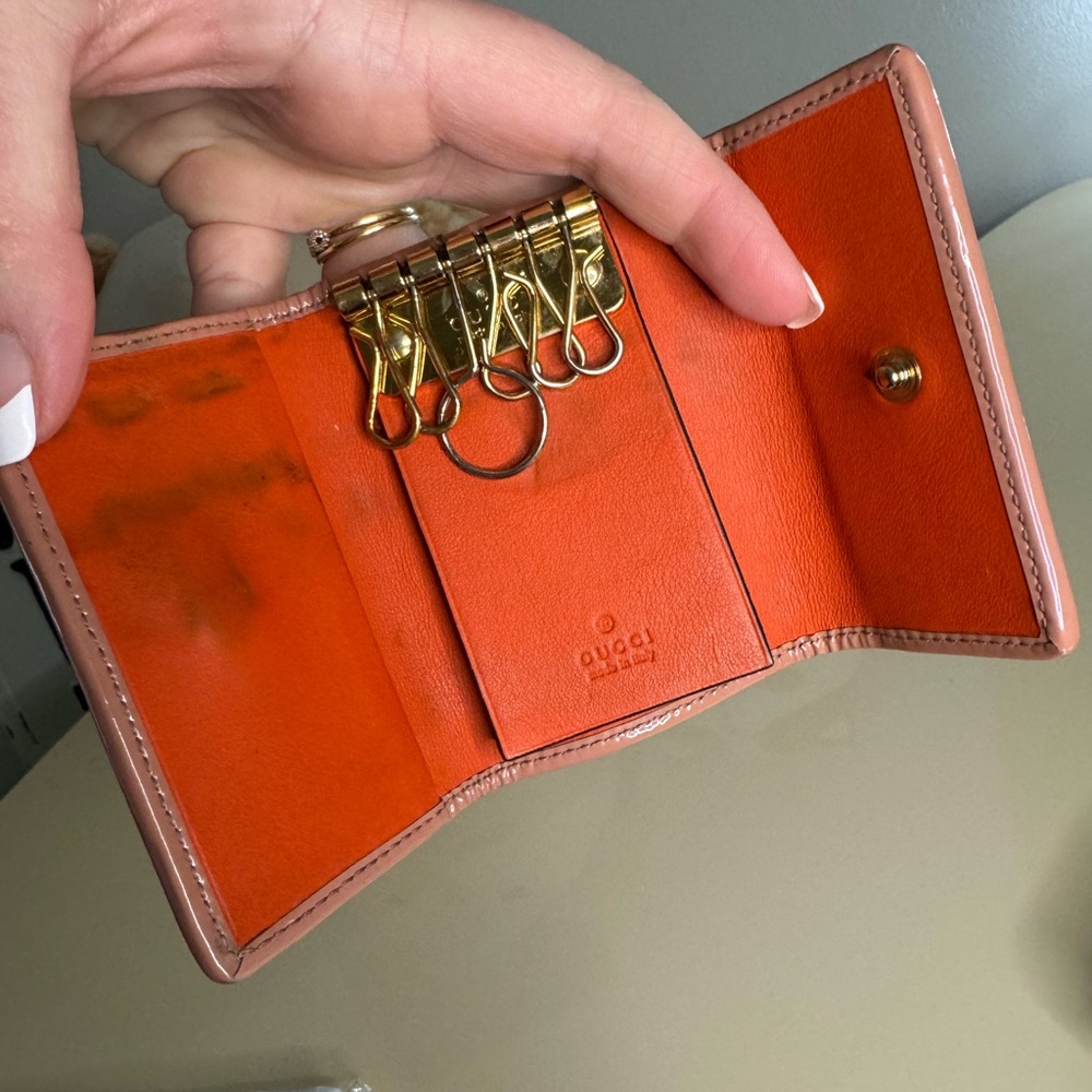 Gucci Key Holder with Pink bow and Orange Interior - Picture 9 of 10